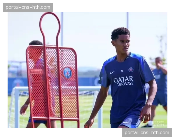 巴黎圣日耳曼续约危机：19岁新星马尤卢拒签3份报价，高层暴怒谈判停滞