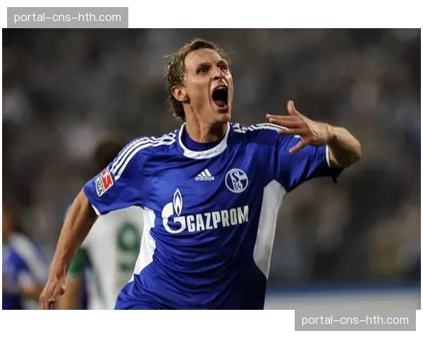 官方：沙尔克04传奇球员赫韦德斯进入俱乐部监事会